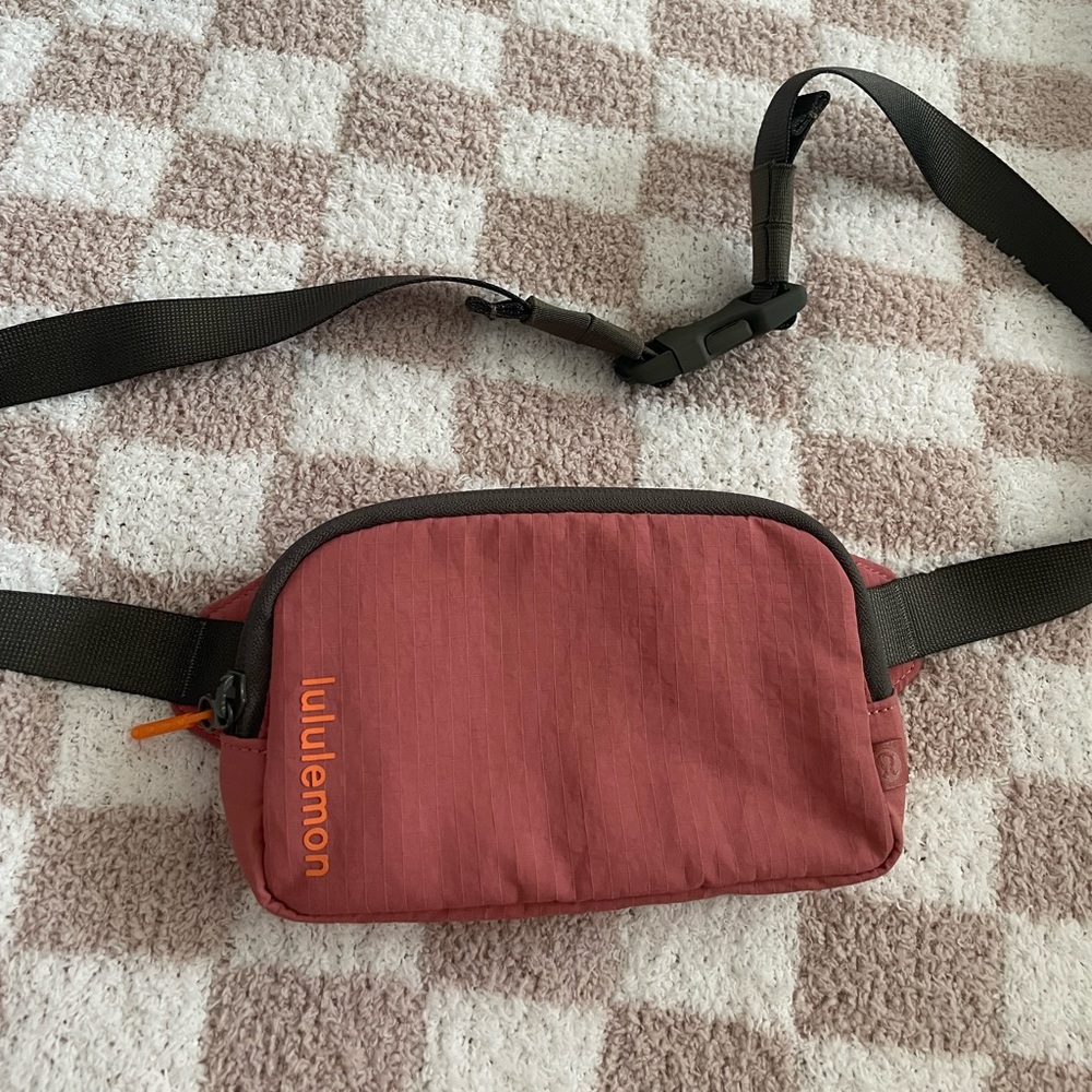 LULULEMON MINI BELT BAG
